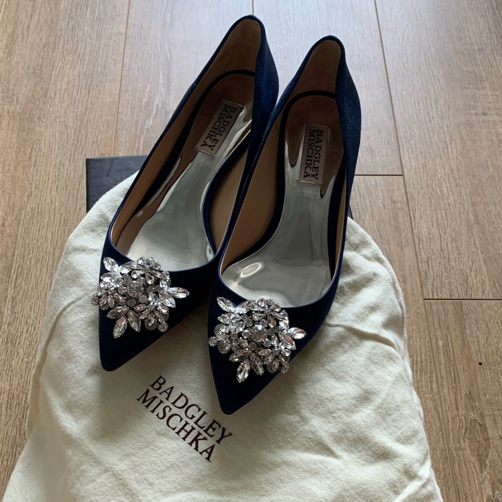 Badgley Mischka Kitten heel pumps